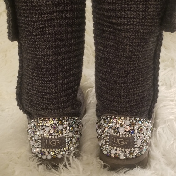 Customized embellished Women's UGG boots - Picture 2 of 6